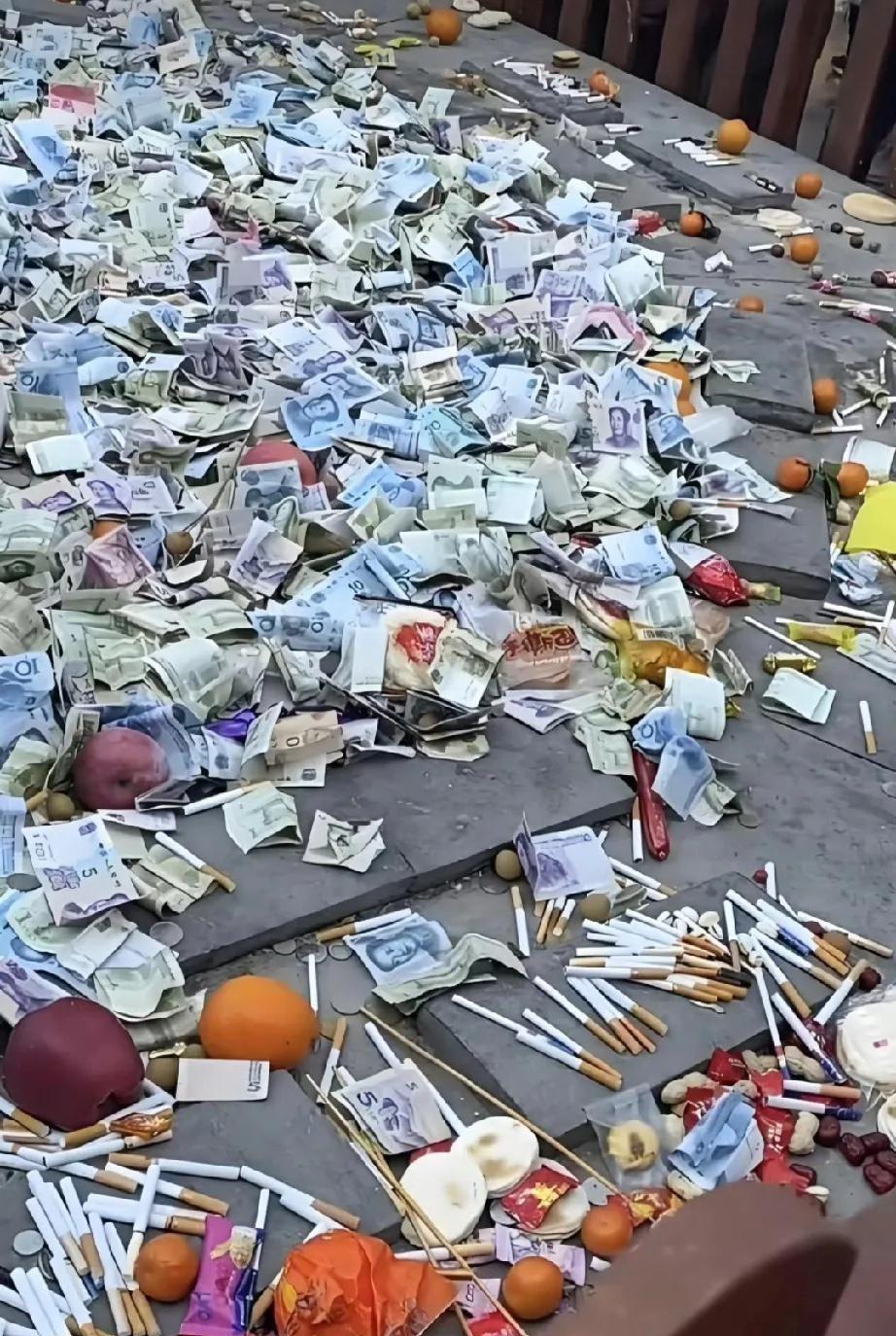 能不能打扫一下卫生啊，我见不到地上这么乱！