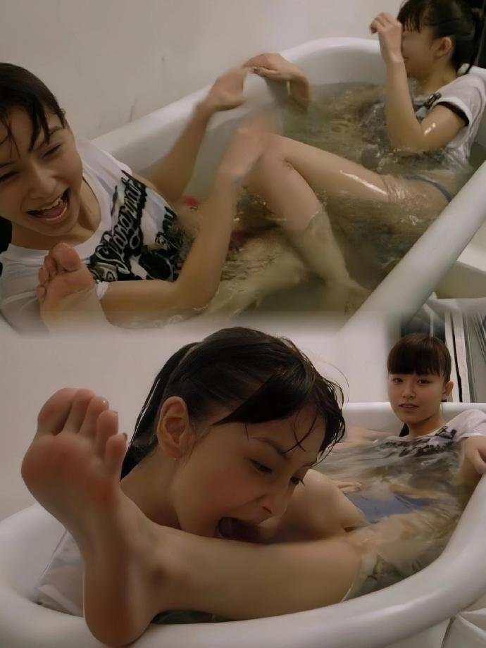 angelababy和文咏珊~曾经是一个浴缸洗澡的关系。现在baby还啃的下去嘴