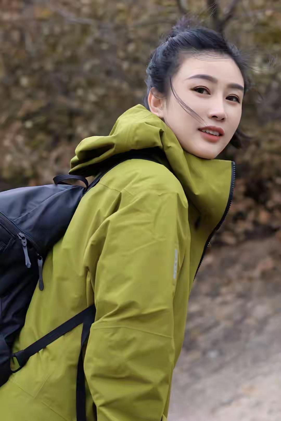 冬天爬山，山上还是挺冷的，不过景色还是很好看的，要一起来嘛