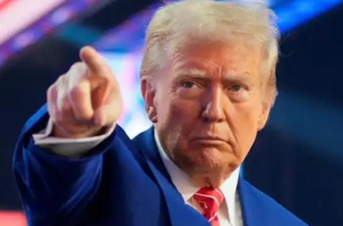 中国这边刚放出风声，说要是敢运武器就直接扣人扣船，美国那边的戏精表演立马就开始了