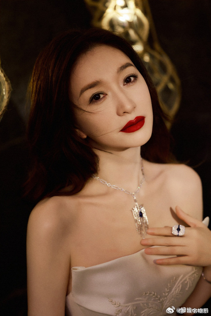 李小冉说喜欢直播一刀不剪李小冉出场直接把直播变闺蜜局，直言爱一刀不剪，性格真的太