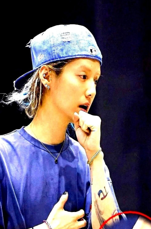 鹿晗现在彻底焊死感情话题了！上次活动记者刚问
