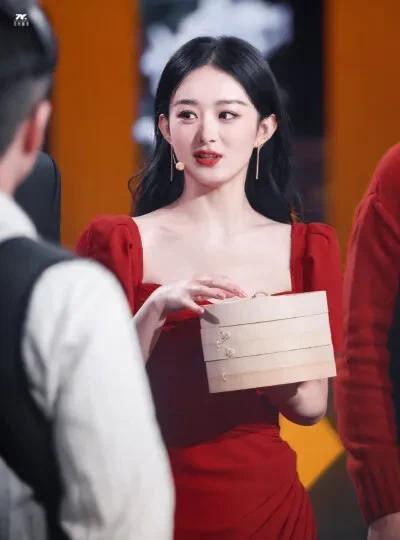 赵丽颖拍的剧里，很难说哪部她演得最好，每部都有高光。《花千骨》是成名作，她把花