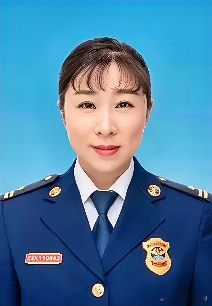 立功4次！这位“火焰蓝玫瑰”因贪污437万，获刑10年！贵定县人民法院对外宣