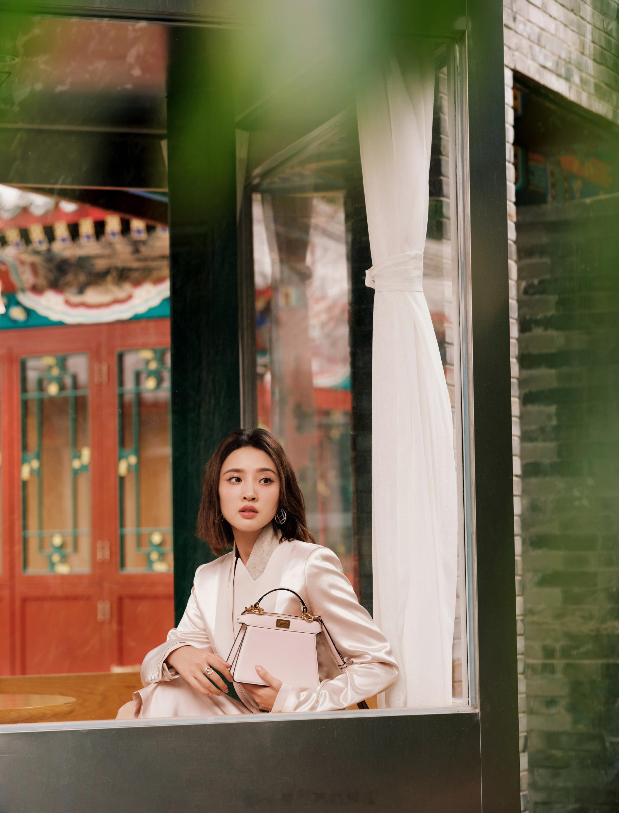 唐艺昕柔美迷人写真