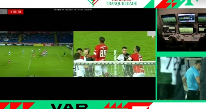 本菲卡抗议葡体黑哨: 花12分钟找到1个点球 葡体赢不了就这么操作