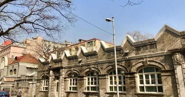 1950年,中央政府决定收回东交民巷,但以美英为首的列强对此却置若罔闻,毛主席不