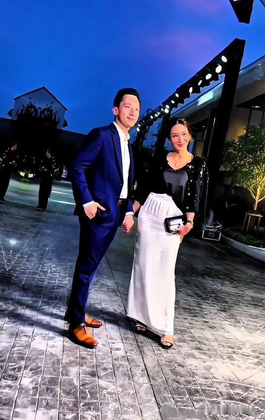 这一家人好温暖哦佩通坦:姐姐和姐夫好有爱❤️这是是姐姐用了四个小时