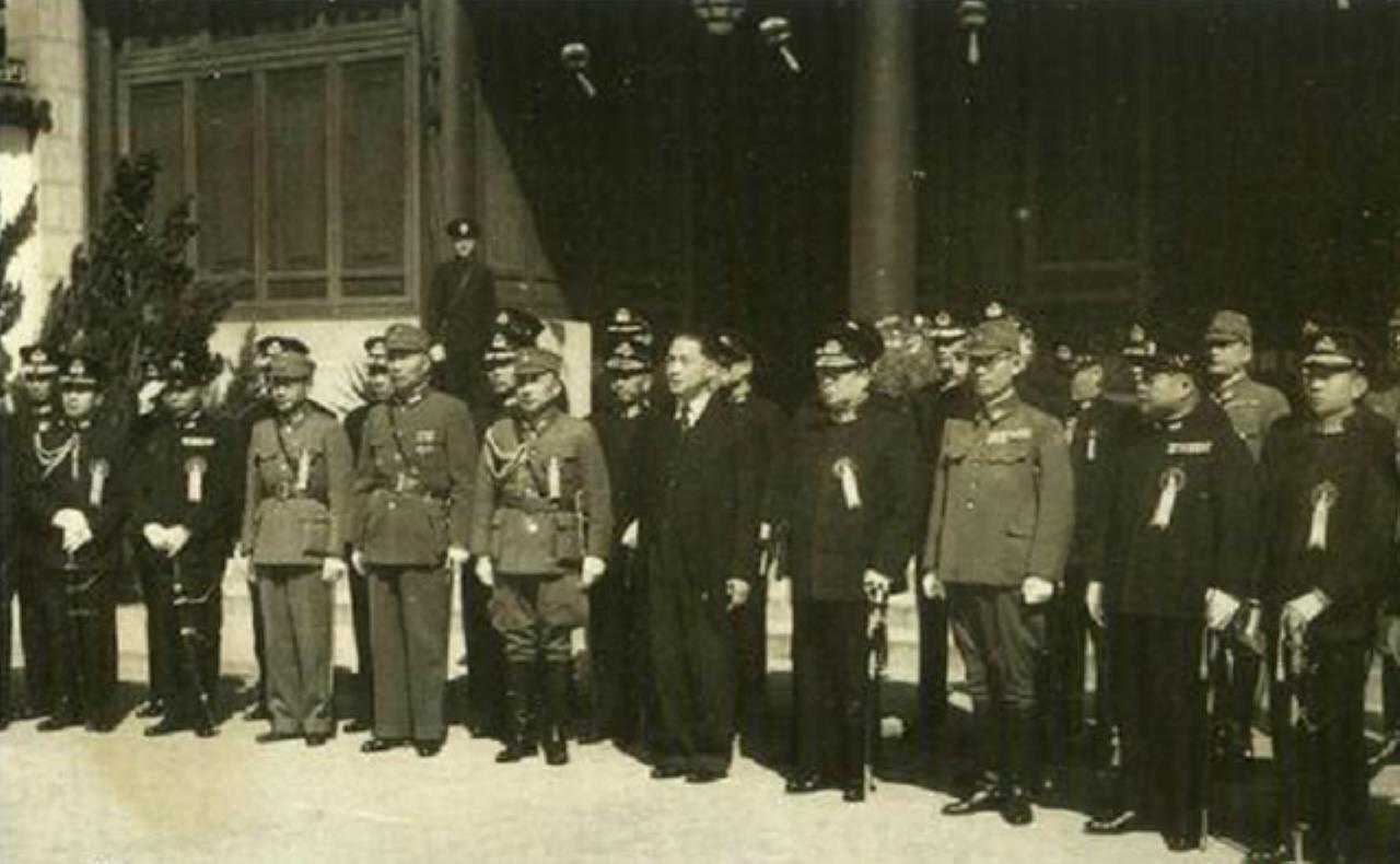 1945年，军统局江浦第十区专员姚镜涵专门来到南京陆军总部，见到南京前进指挥所主