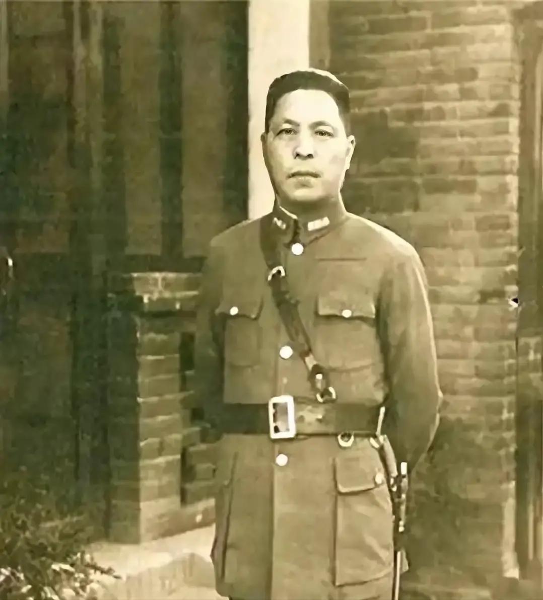 1947年11月，解放军给郏县的国军中将武庭麟送去劝降信，武庭麟下令将送信