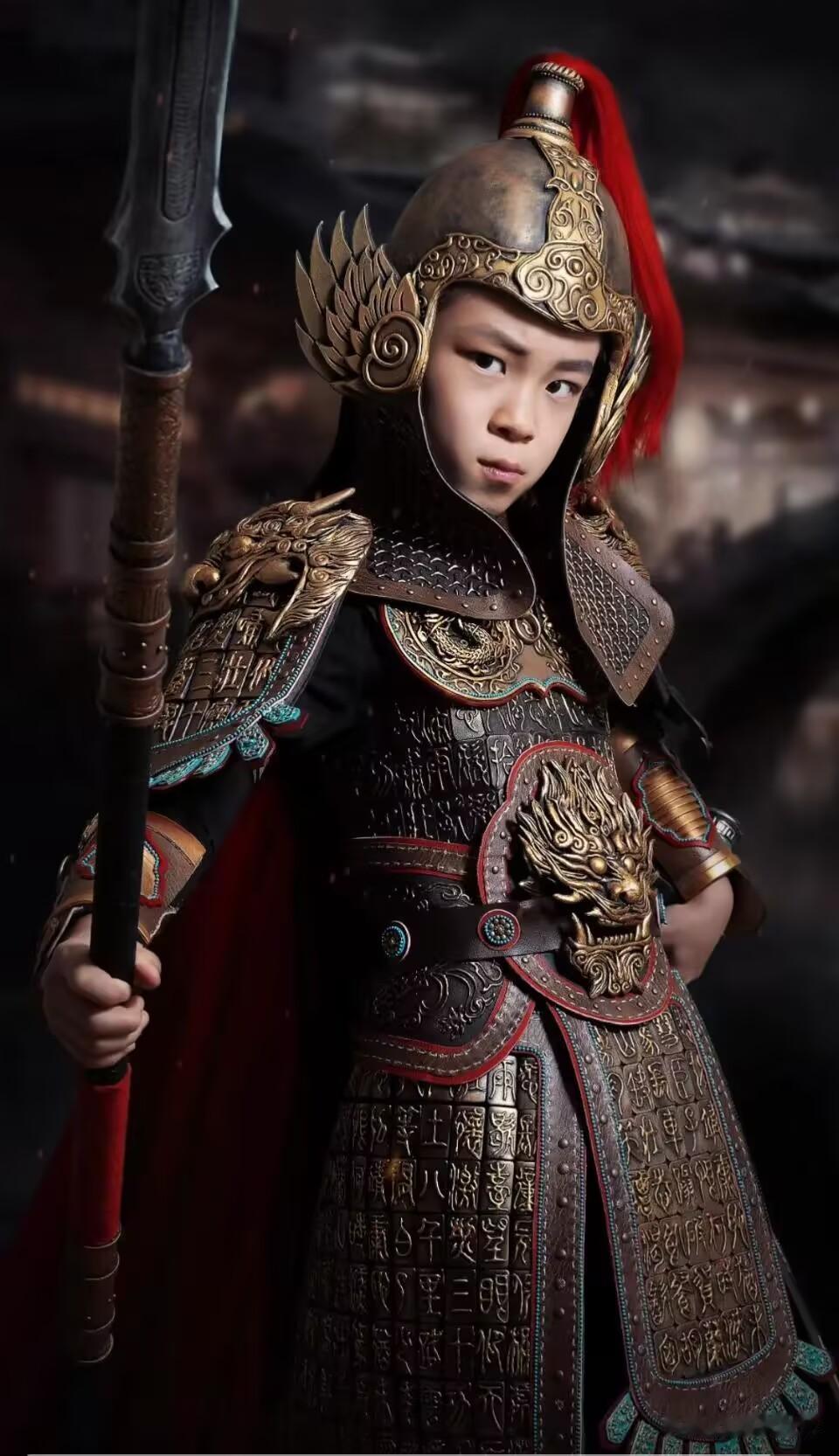 太绝了！北京，全职宝妈不打麻将，也不刷手机，带着两个8岁的双胞胎儿子，竟然用竹凉