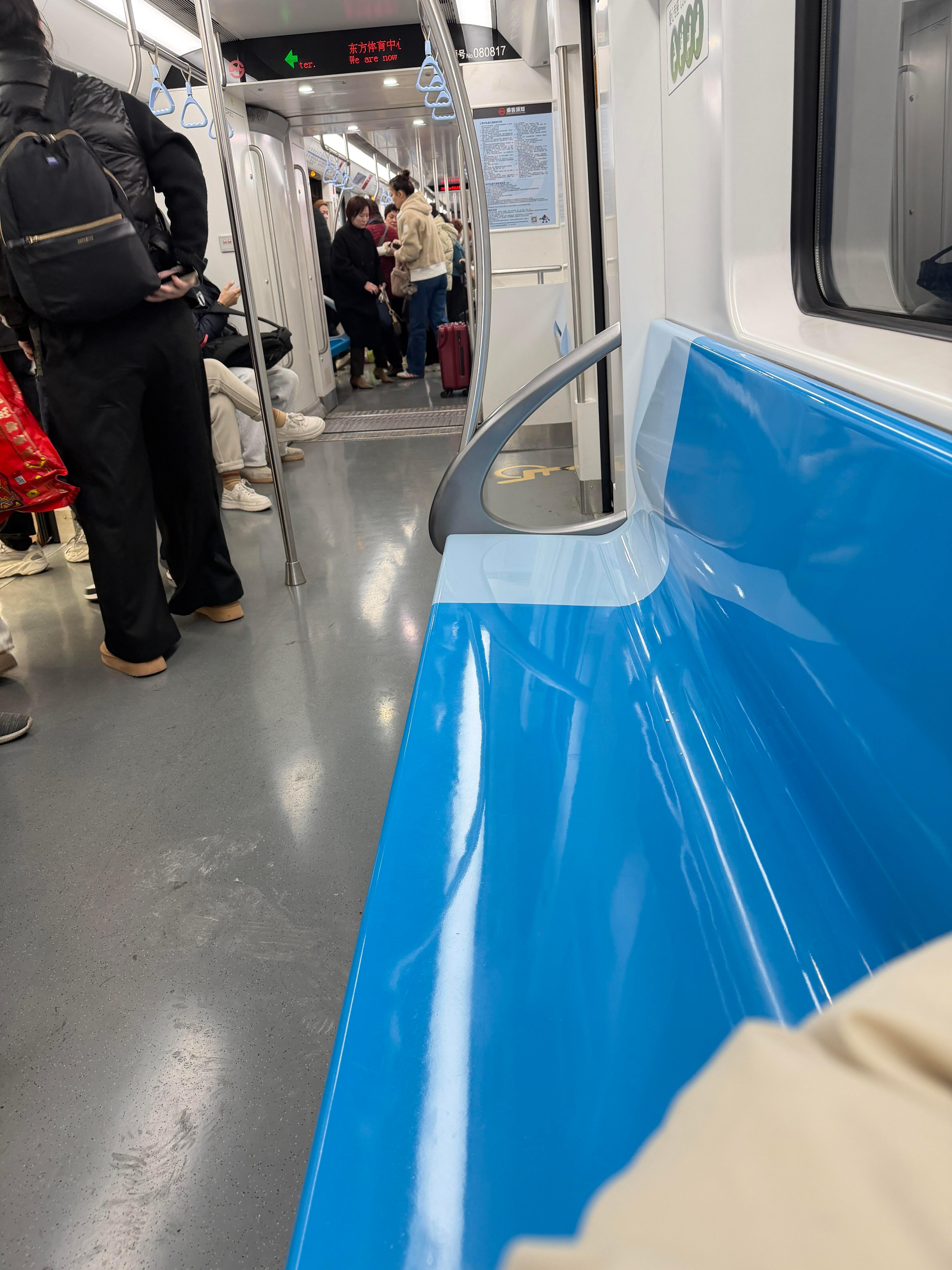 地铁偶遇了体态侠​​​