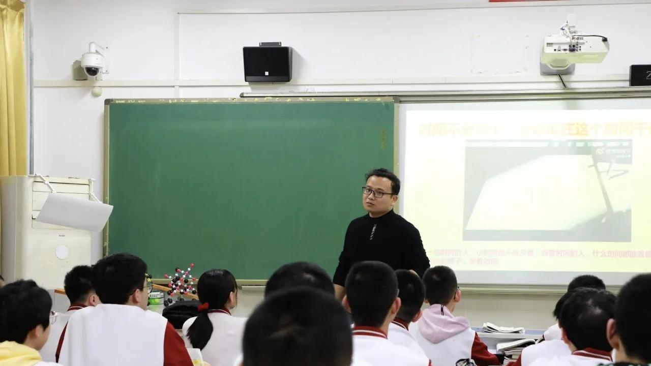 放假通知:全国中小学2025年寒假时间确定,高三学生仅10天假期!