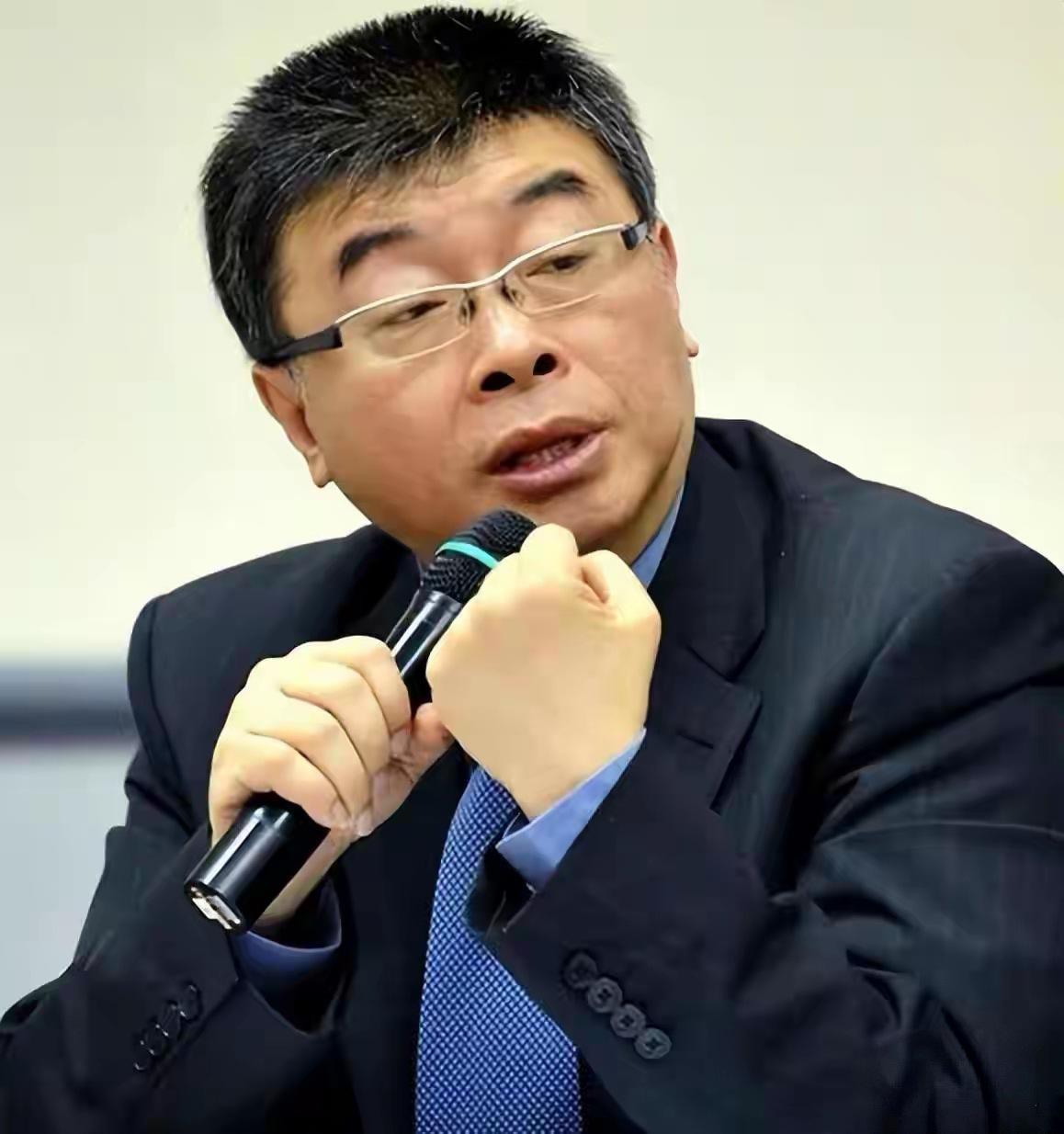 台湾统派大佬邱毅再度强势发声，公开痛批马英九为“废物”，一番犀利怒斥在岛内舆论场