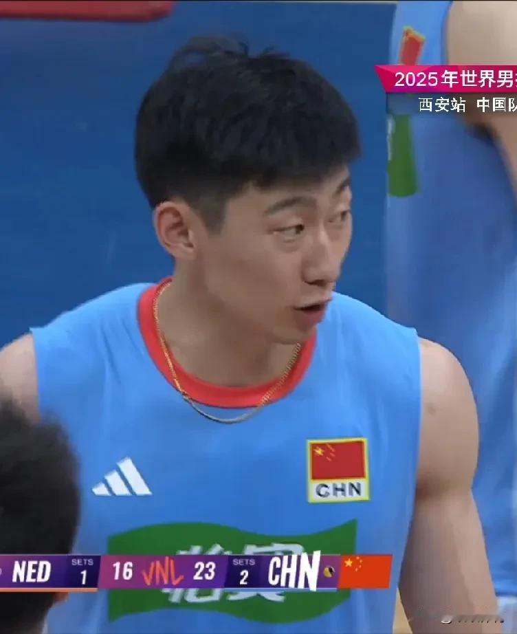 李咏臻发扣拦防全面出彩，战胜荷兰立下头功！中国队3-1战胜荷兰，副攻李咏臻豪取