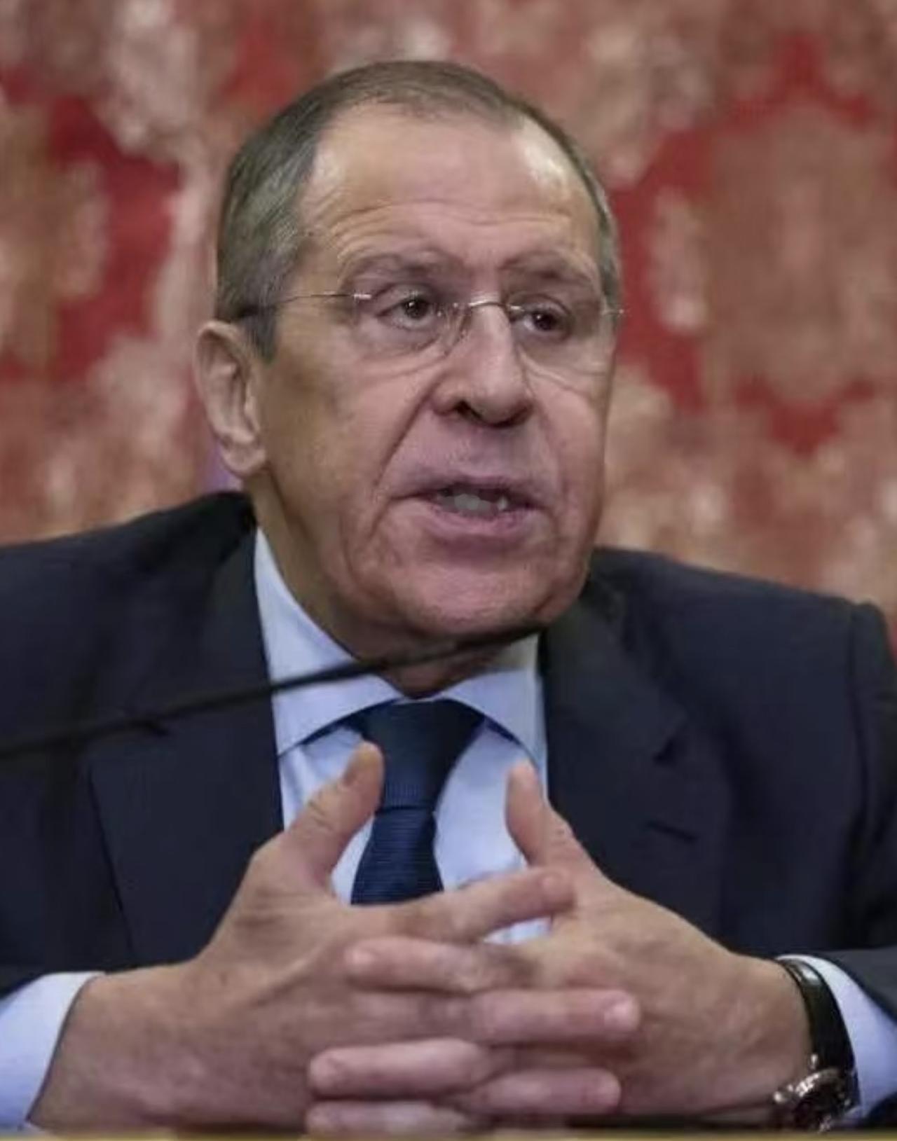 拉夫罗夫一针见血地指出：“为什么大部分背叛自己国家的人喜欢去美国？因为美国本来就