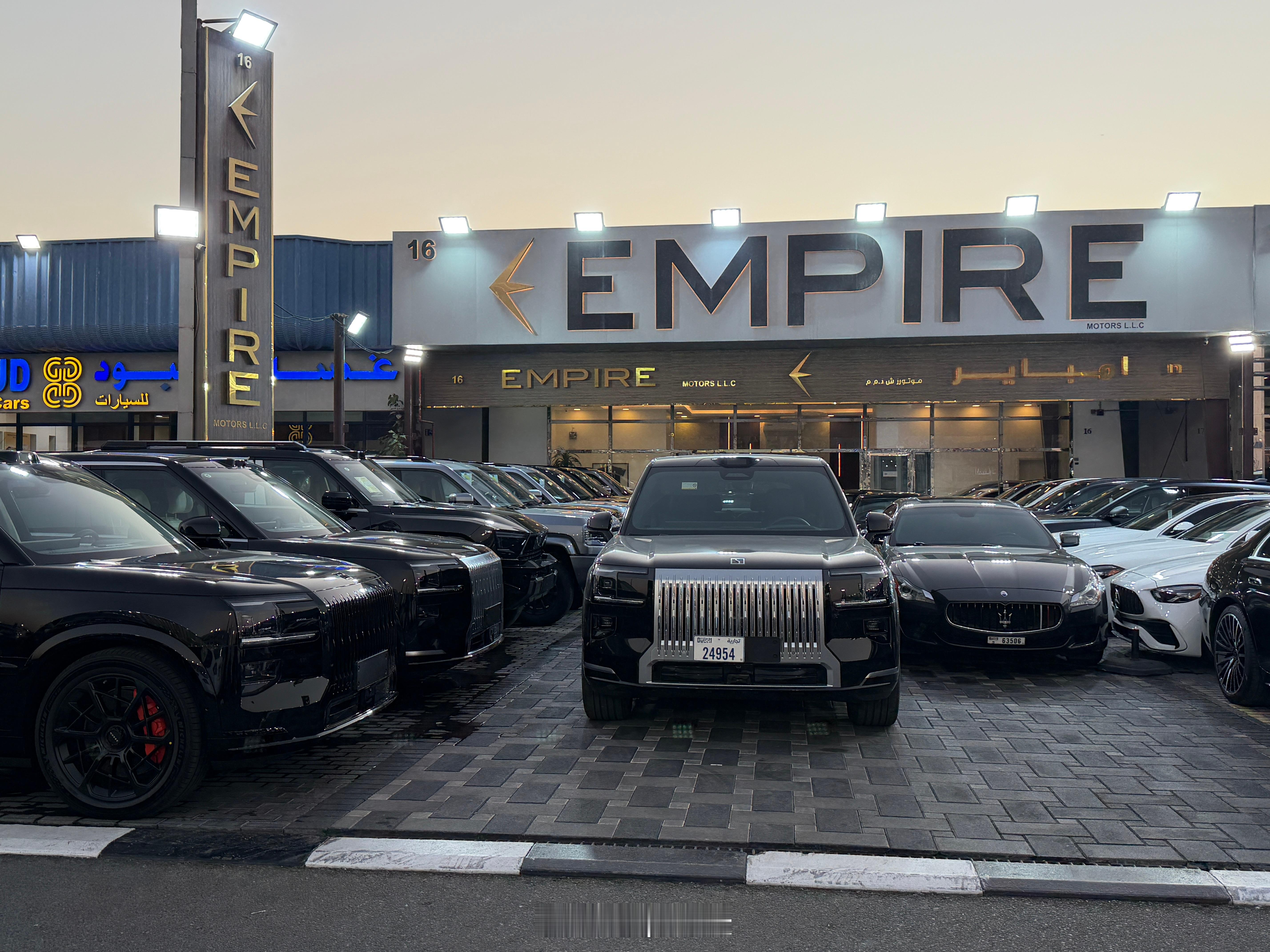 救命了，我们开了一辆极氪9X来看看这边的市场，结果老板一眼看出来是Hyper版