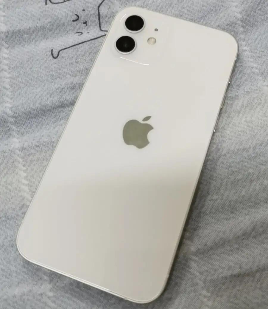 iPhone12是苹果公司于2020年10月发布的手机，主打5G网络、