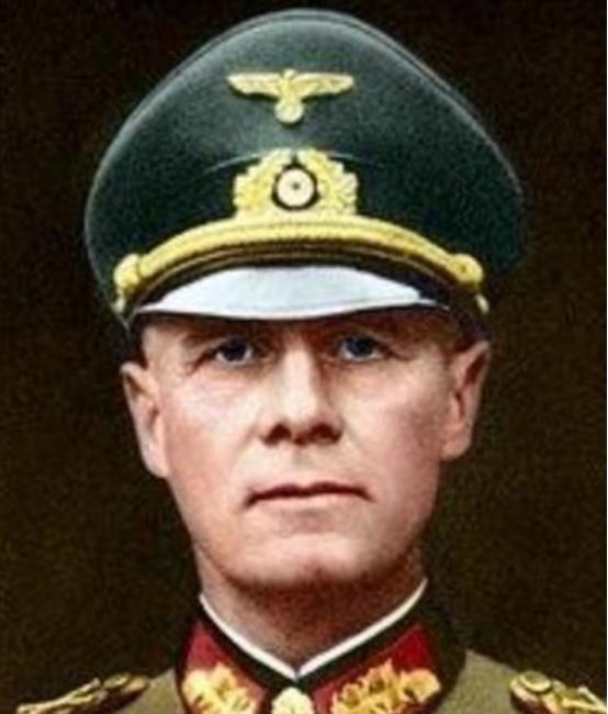 隆美尔被希特勒处决时，他单独把15岁的儿子叫到身边，对他说：“我将在接下来的十五