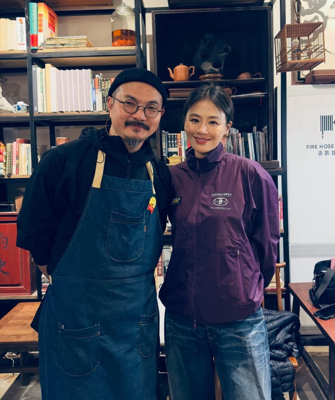 37岁马思纯在南京旅游，她的打扮好时尚，自从减肥之后，她看起来美了不少，气质越来