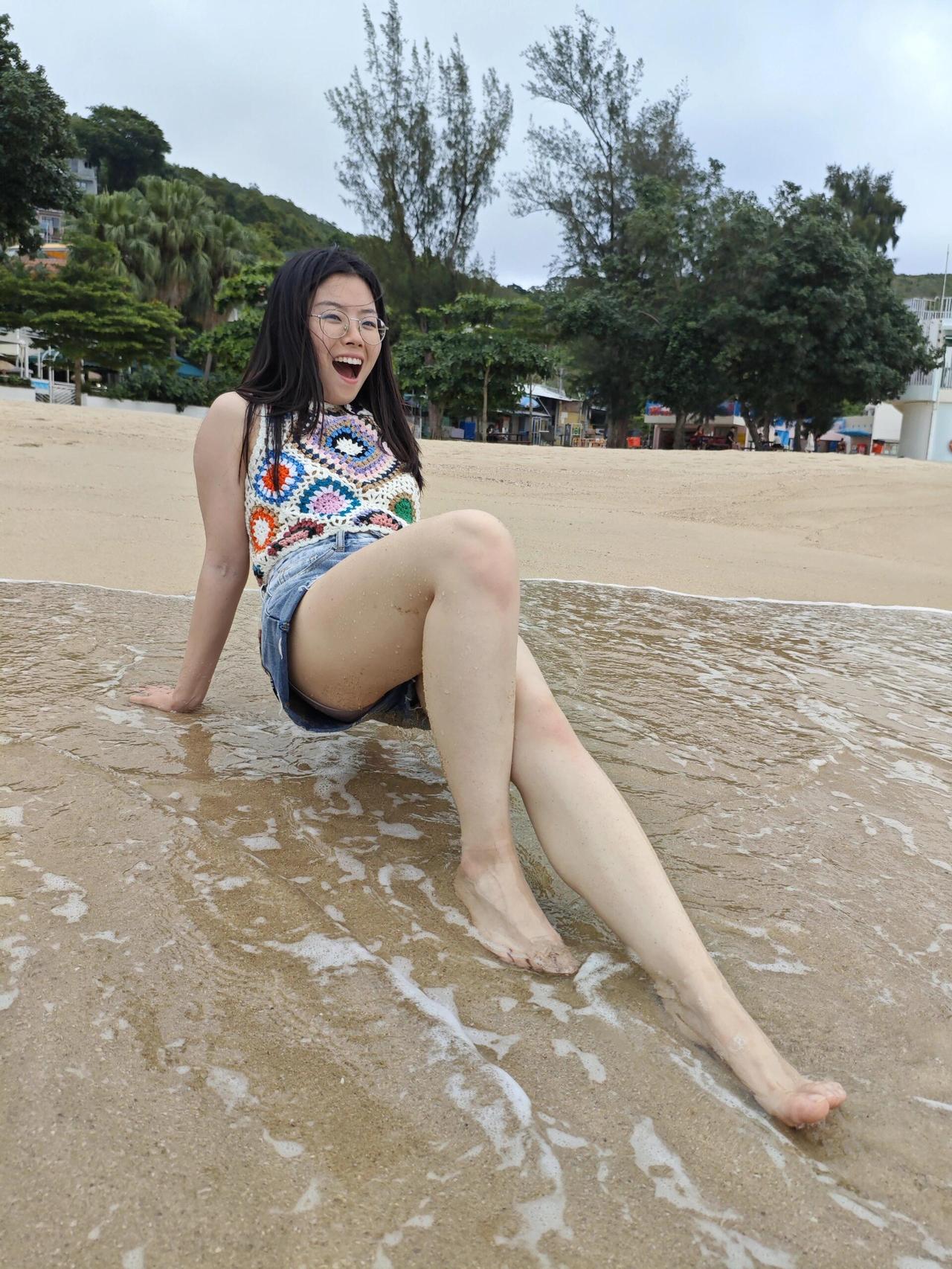 怪不到小孩子都喜欢玩沙子，在海边玩沙子真的感觉太好了，太快乐了。