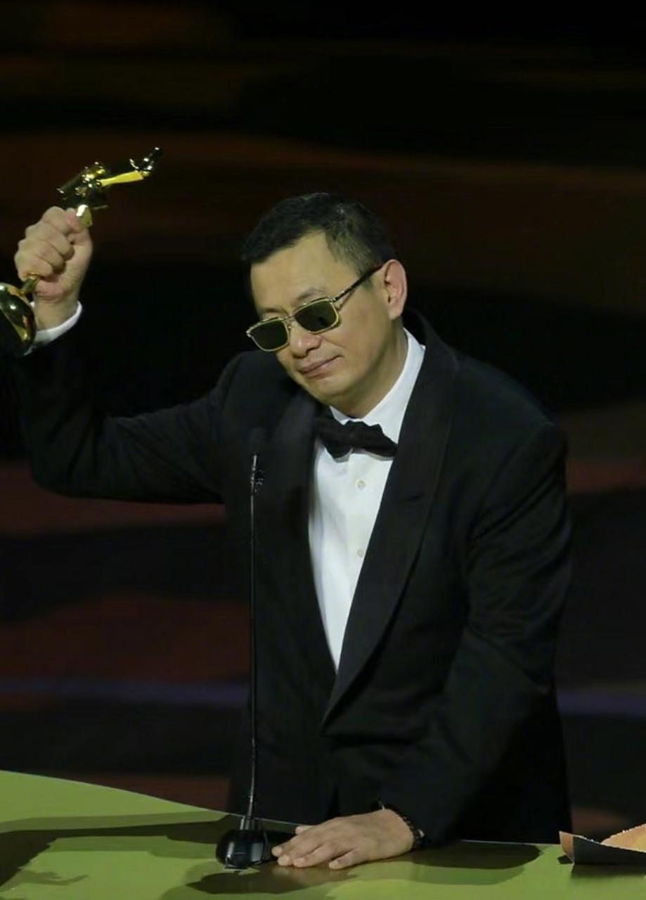 “陪玩陪睡不够？娱乐圈暗潮涌动，王家卫偶像也难逃‘集体开嫖’！周迅ICON遭殃，