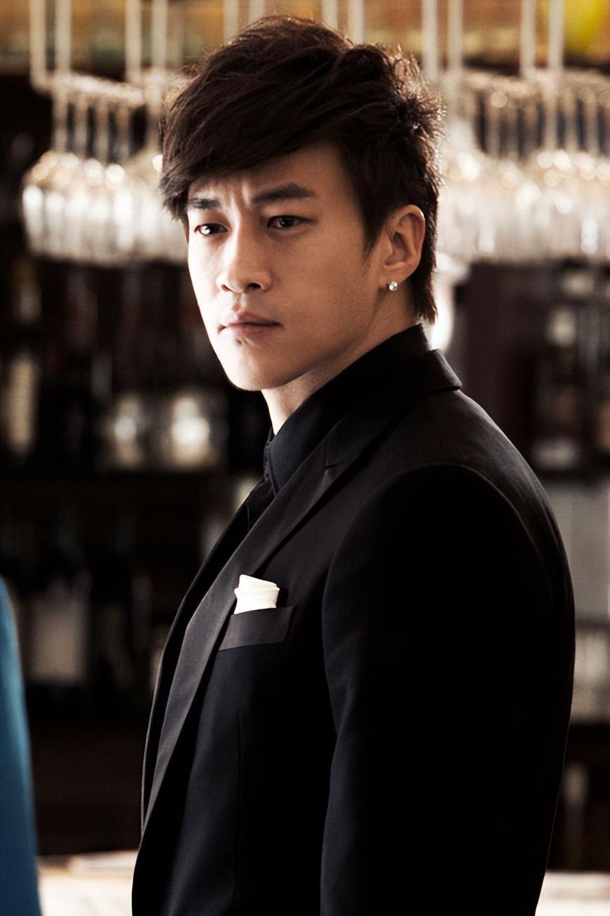 演员何润东说：“当时拍《玉观音》时，有一场戏是在火车上拍，拍完导演就让我回去，那