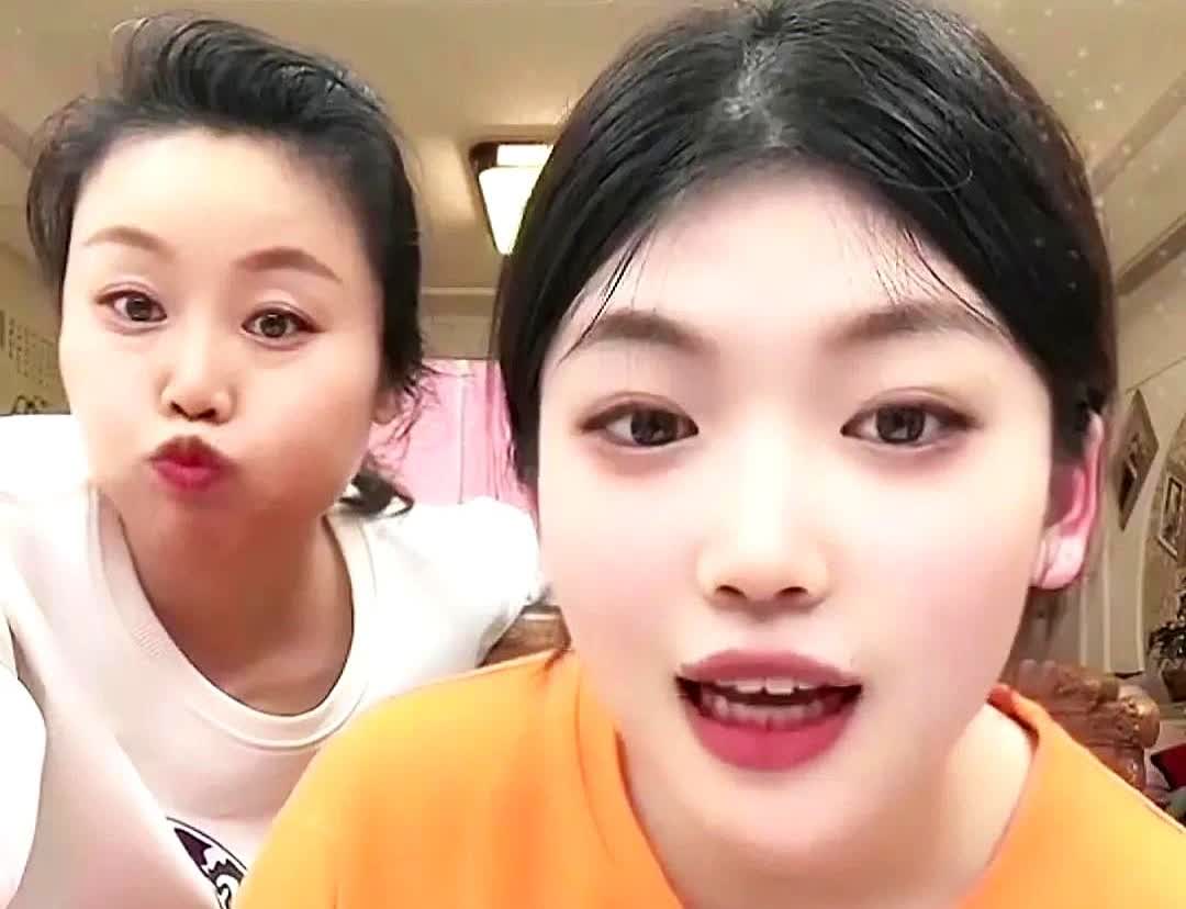 草帽姐的女儿李乐乐说她们两口子离婚的原因是因为爸爸借出去了很多钱，妈妈经常和他吵