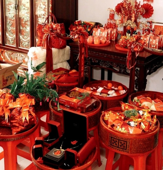 我儿子对象是外地的，今儿那姑娘打电话说，结婚她家要来四十口子人。我一听头都大