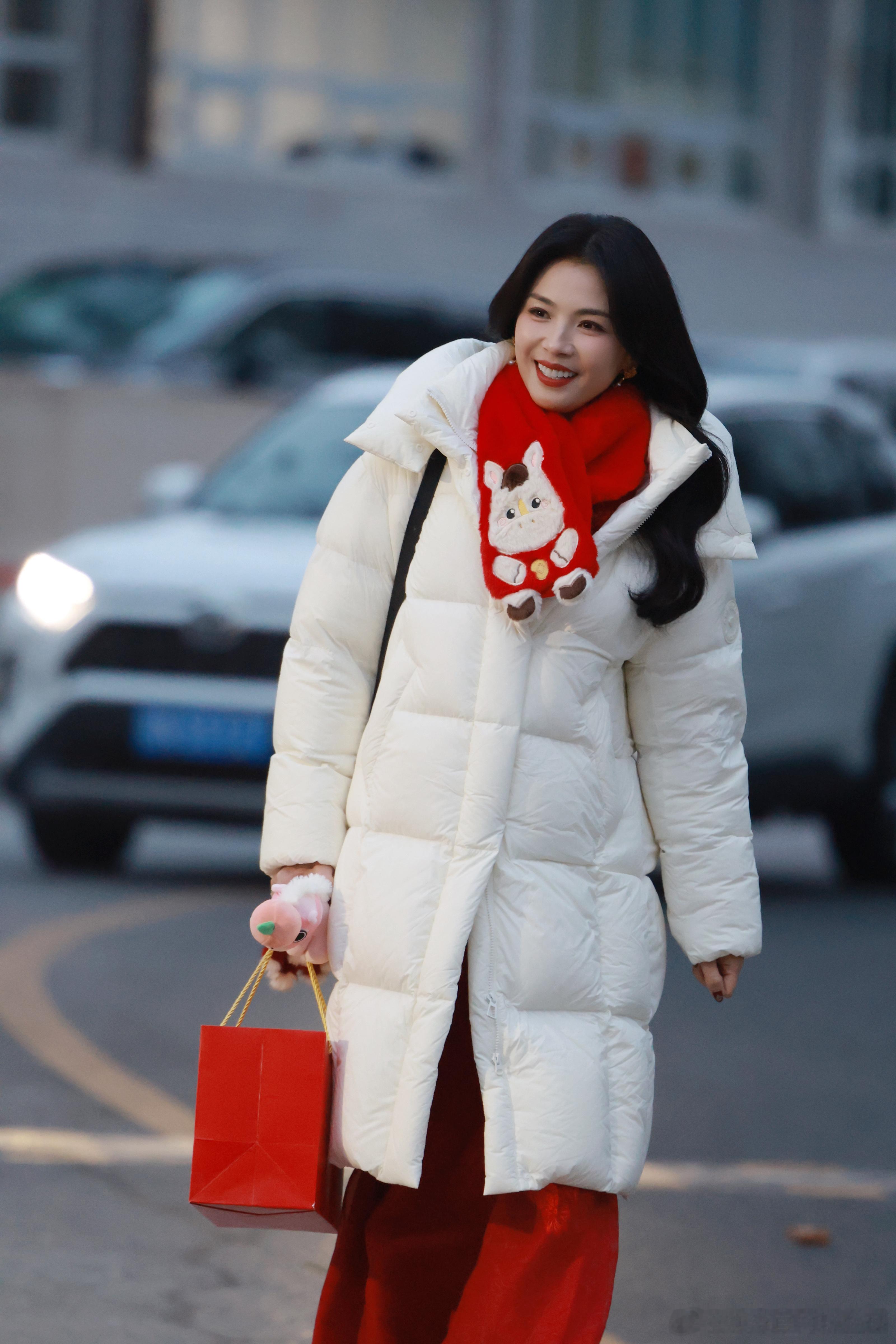 刘涛刘涛现身春晚彩排现场想拥有一只马年桃子🍑