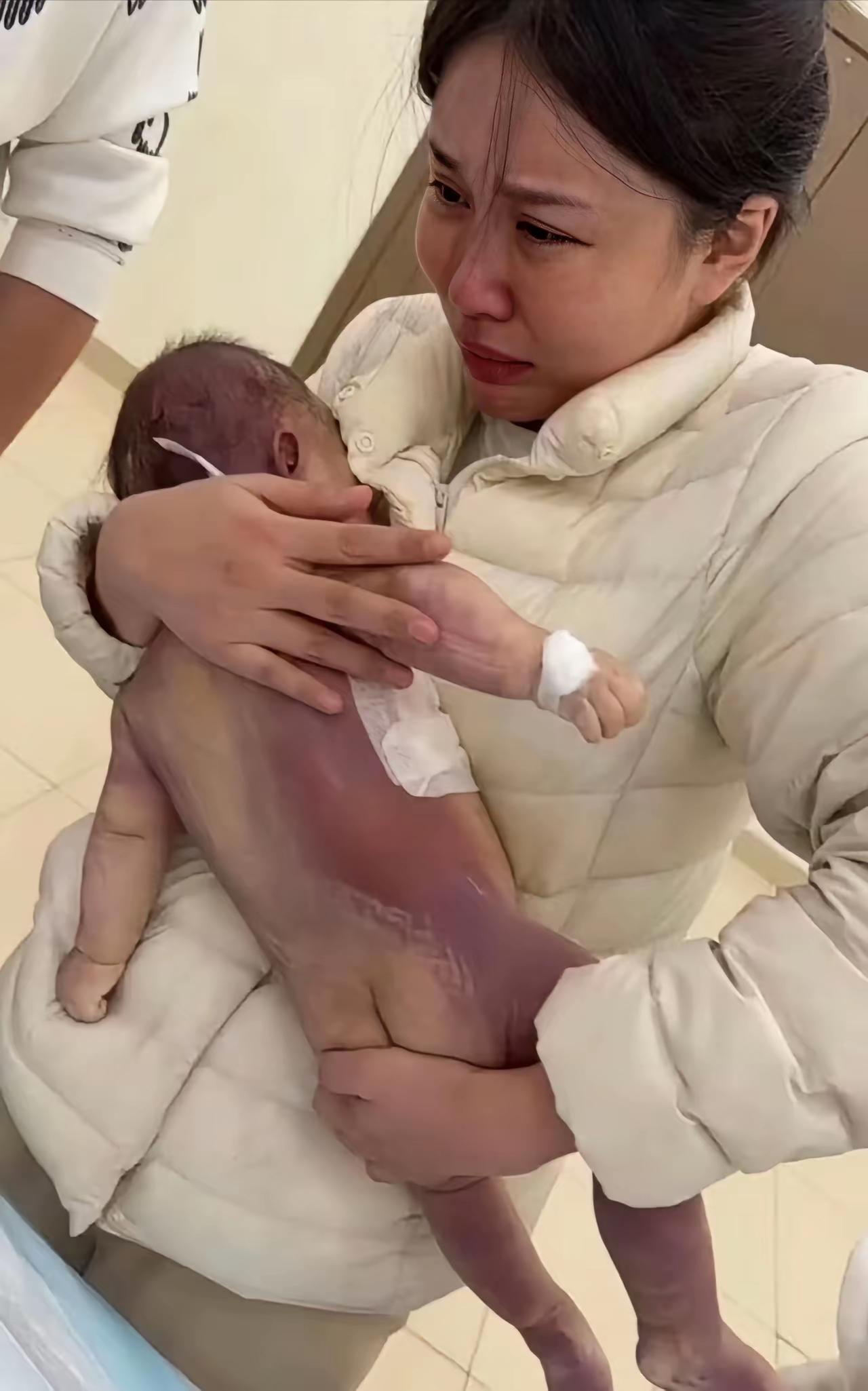 全网都在骂医生时，我却盯着一个扎心细节挪不开眼——5月龄宝宝的房间隔缺损