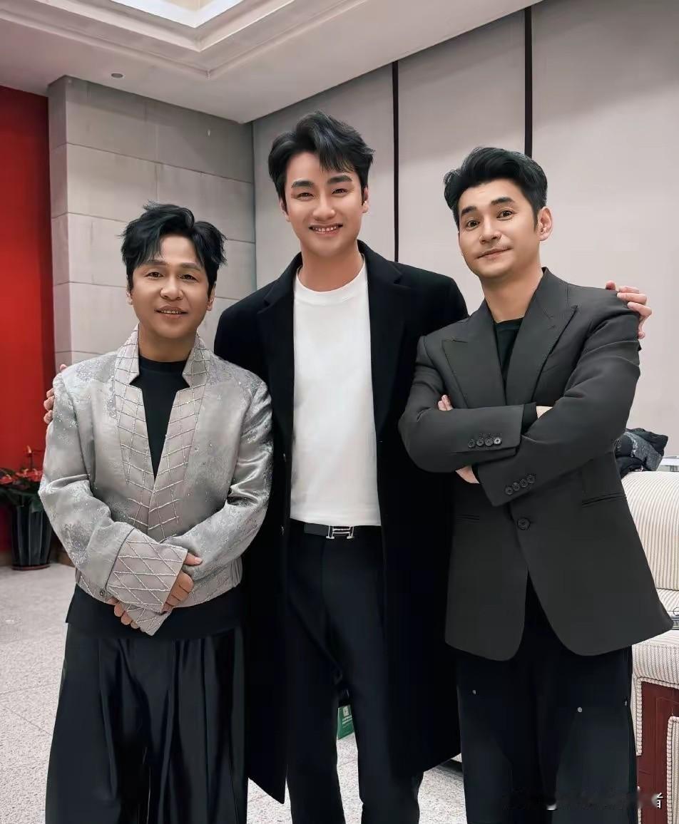 宋小宝越来越帅气啦，很多人说他模仿王嘉尔，其实宋小宝谁也没模仿，就是现在不用像以