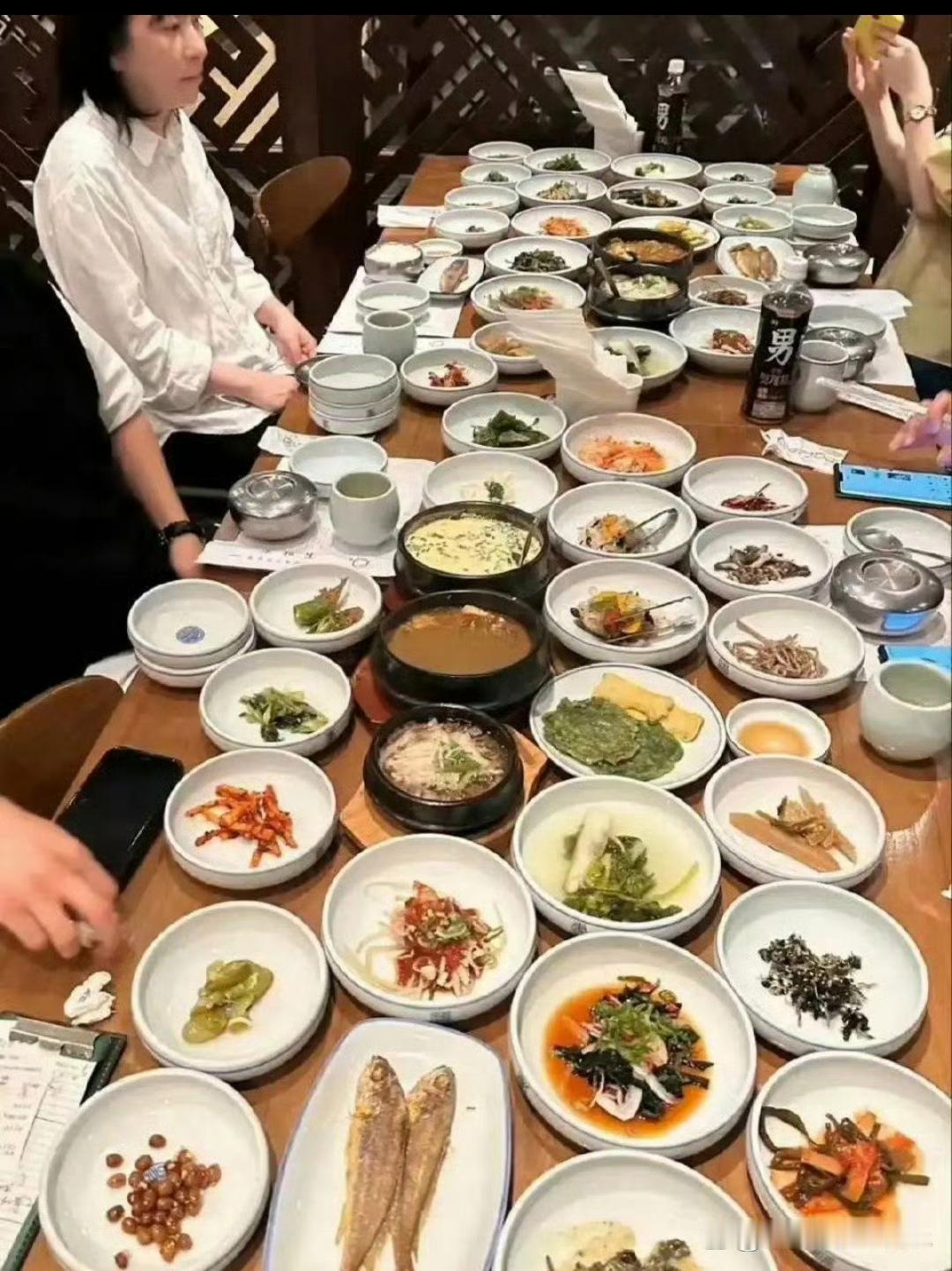 韩国一桌子菜vs中国一桌子菜​​​