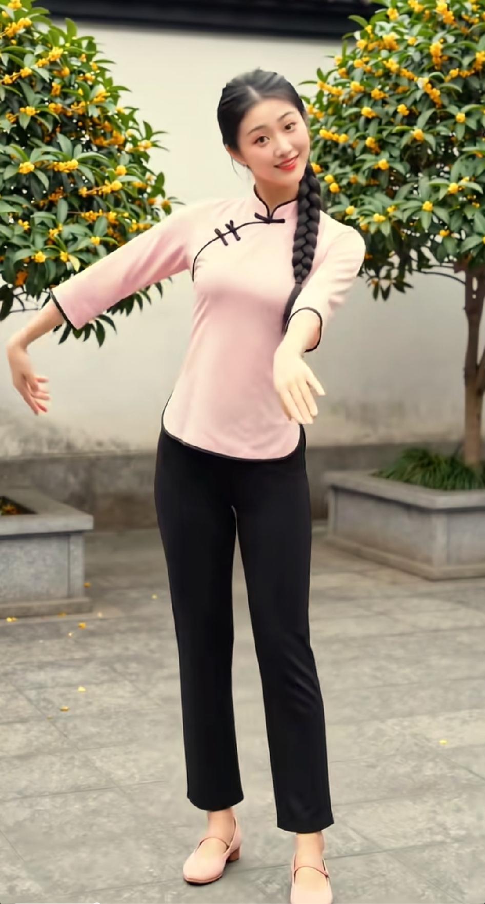 八月桂花香，桂花小姐姐邀你一起来赏花桂花晒一下生活的美照清纯美女