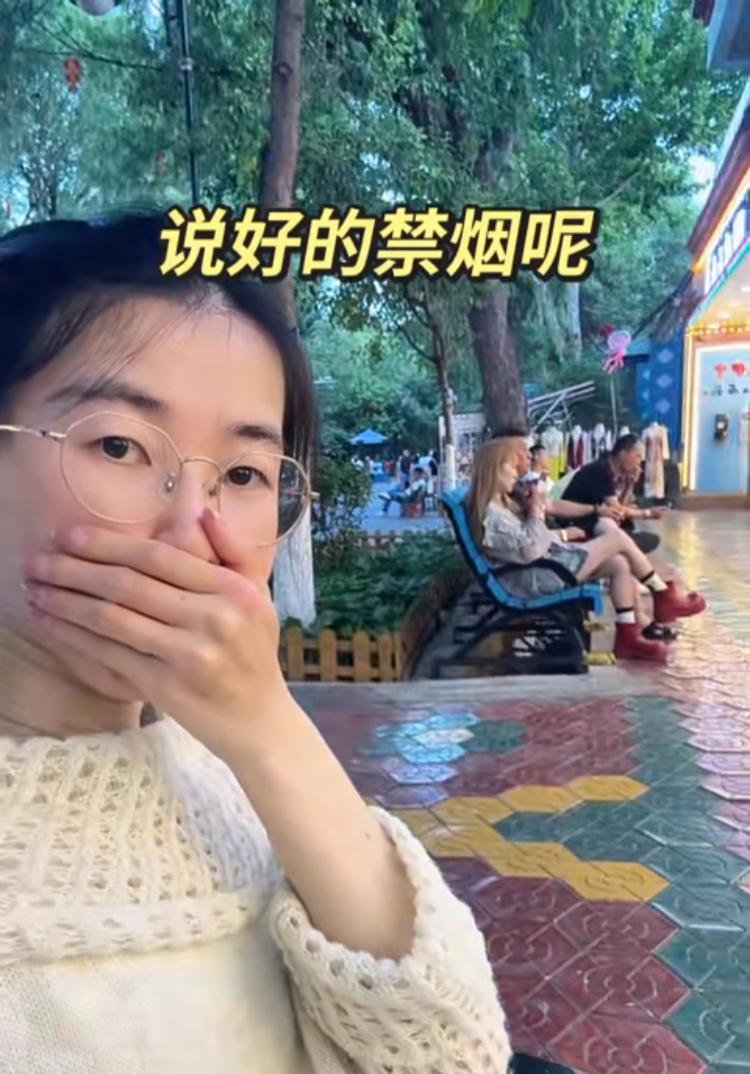 新疆，一名女子发布视频引发热议。视频里，她在户外公共区域，距离抽烟的陌生人还有七