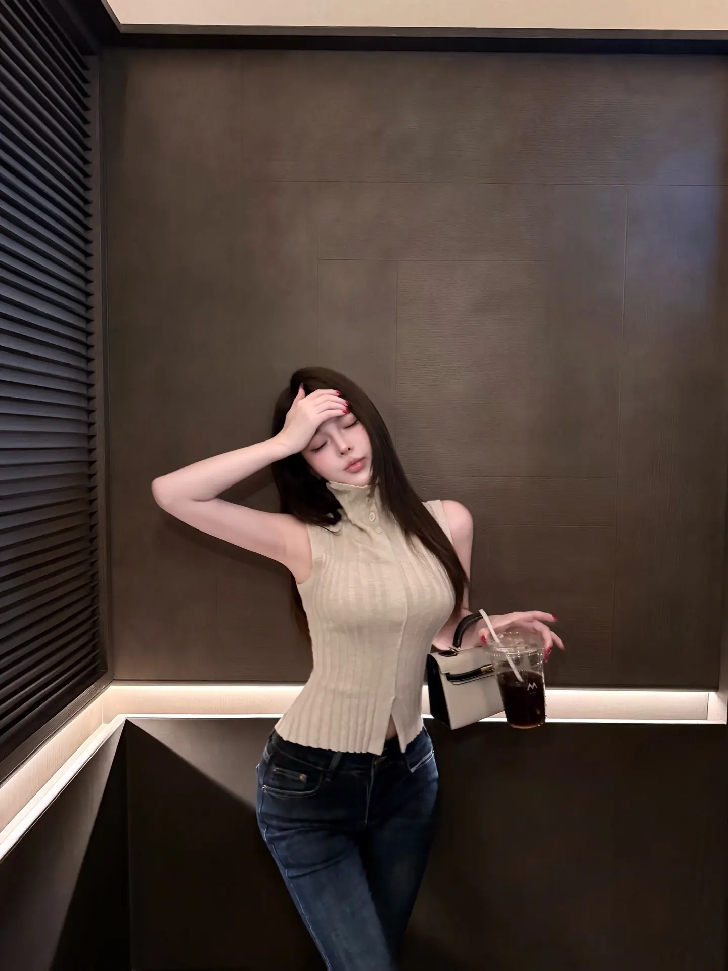 明明我更可爱吧 你不许和他说话了。