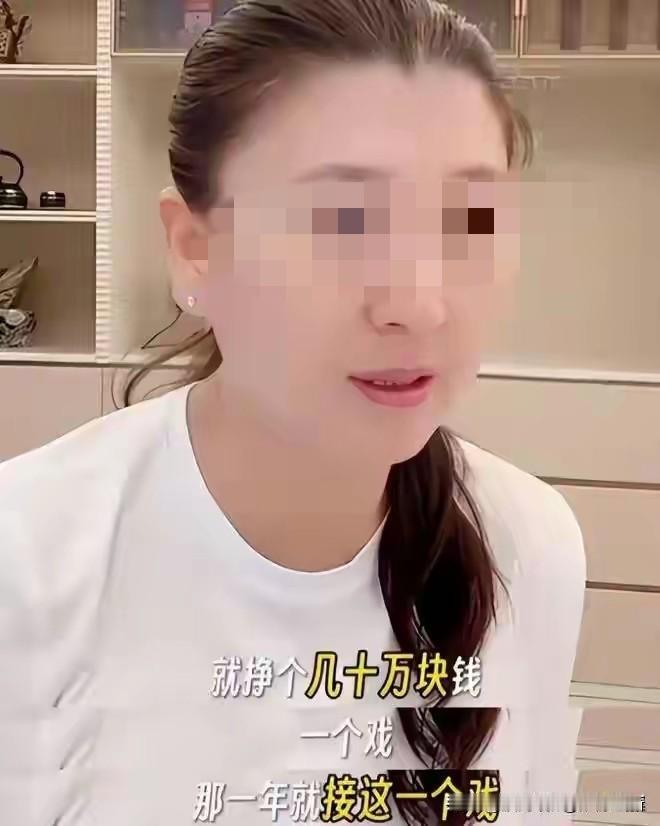 何不食肉糜呢？闫学晶坐拥广厦华屋，顿顿珍馐摆满桌，却学晋惠帝“何不食肉糜”般直