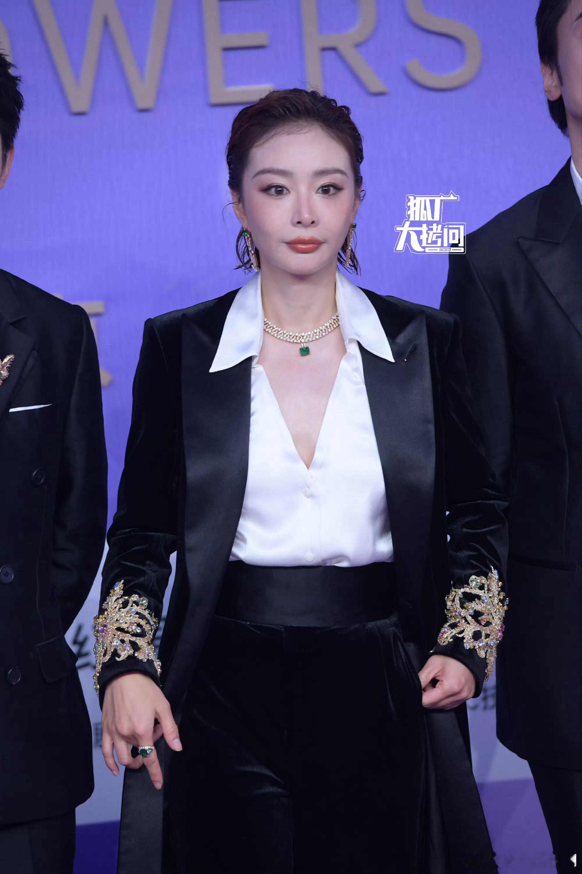 百花奖闭幕红毯生图合集易烊千玺、朱一龙、杨幂、杨紫、刘昊然、高叶、张新成、刘耀文