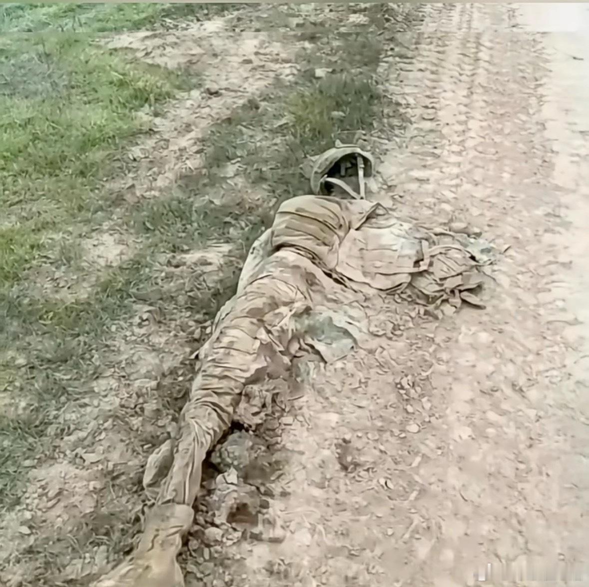 俄罗斯士兵伊万在这里降解快4年了，而他的母亲也等了他快4年，而送他上前线的恋爱脑