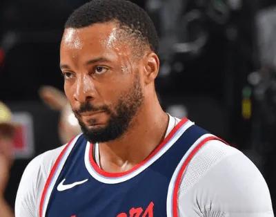 根据美国媒体APHoops的消息，在被交易之前，诺曼-鲍威尔曾向洛杉矶快船寻求一