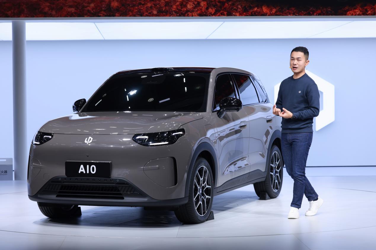 如果今年的广州车展，有个展台必逛的话，我觉得肯定是零跑展台。本届车展上，零跑