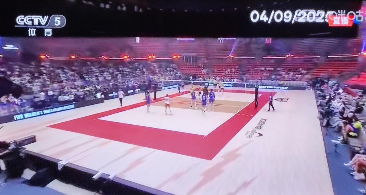 中国女排能不能学习一下巴西队，在以赛代练中完成新老交替而不是一味的讲究青春风暴。