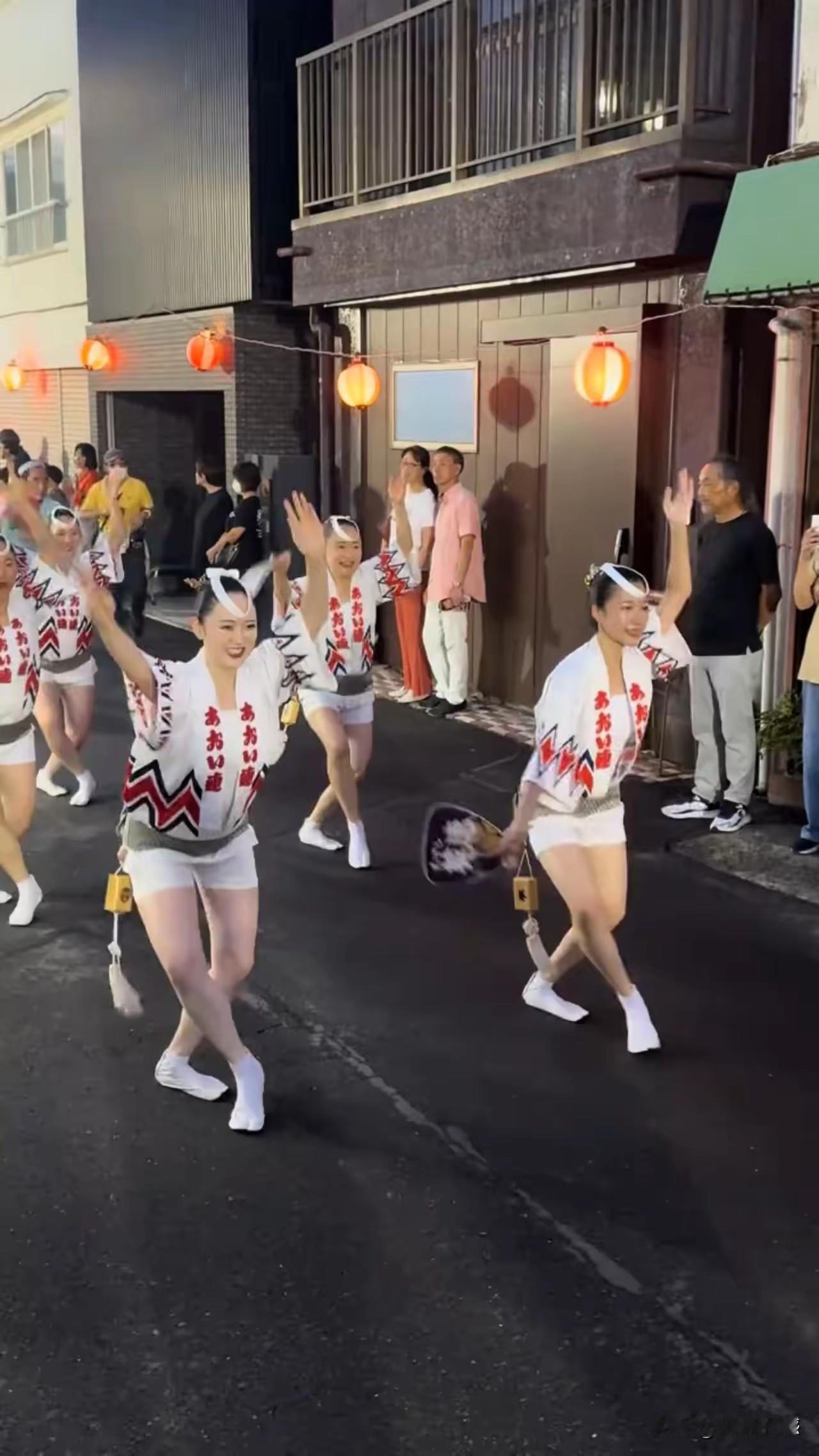 日本人街头表演的这种舞蹈，内涵很邪恶，说出真相能把人气死，据说在八十八年前的，它