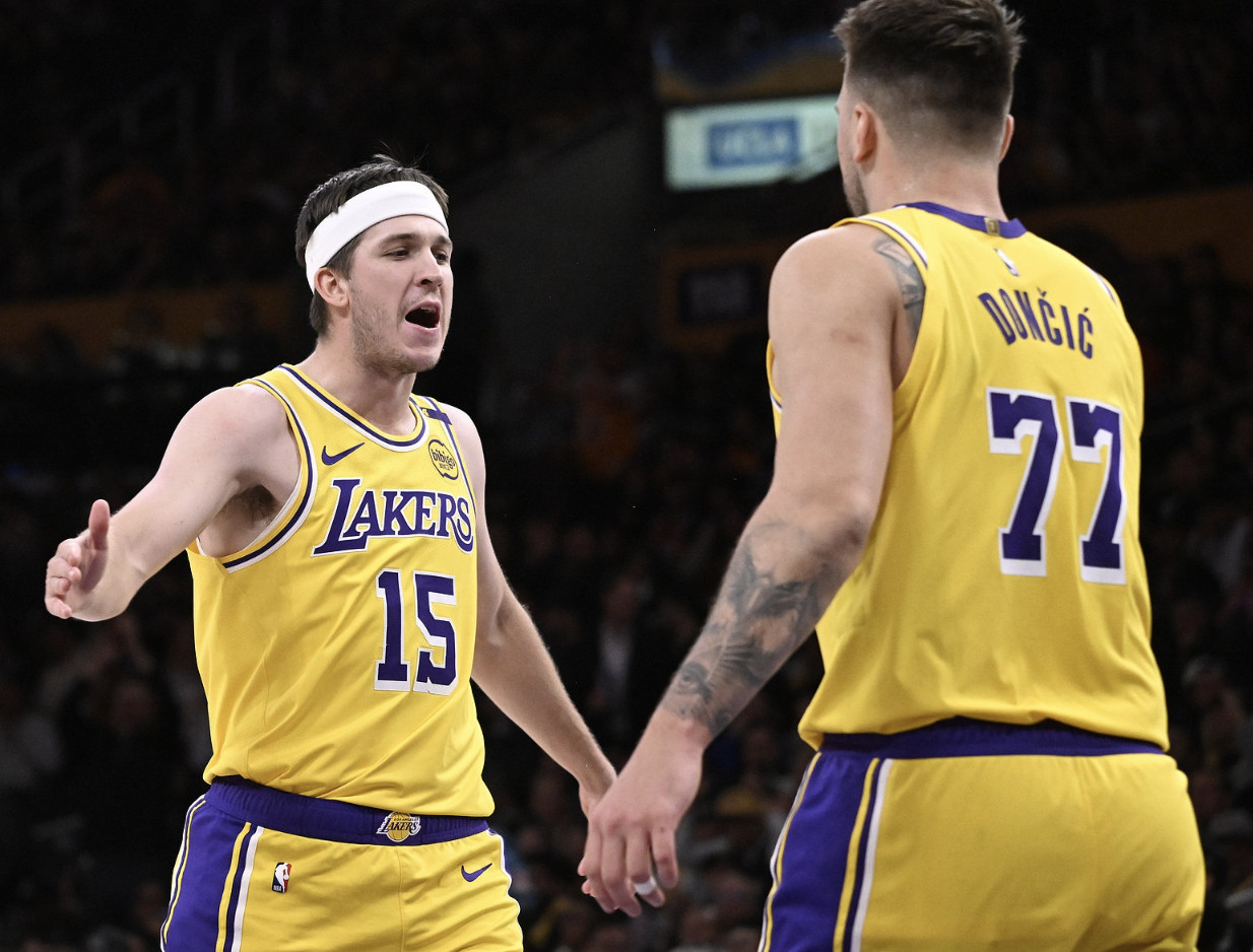 本赛季球员单场得分前5，有3场是没有加时赛的，都属于湖人：1、亚历山大55分（