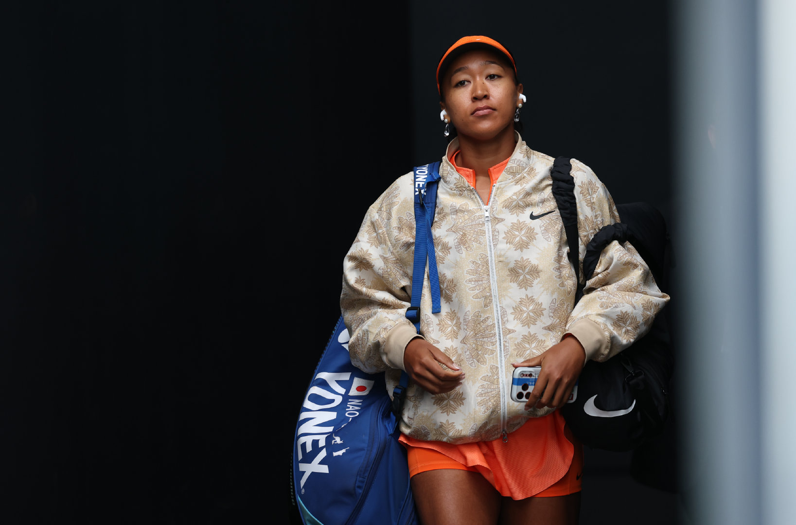 从红毯到赛场✨WTA1000罗马站第二轮，15号种子大坂直美经过三盘激战以6-4
