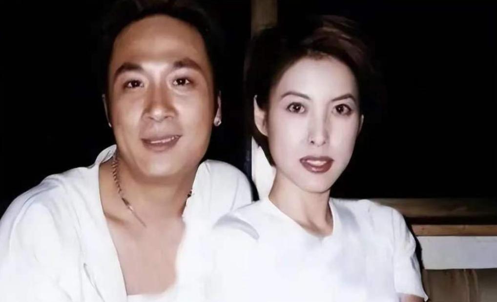 刚和一位移居温哥华多年的老友通电话，他叹了口气：“别看那些移民博主整天晒蓝天白云