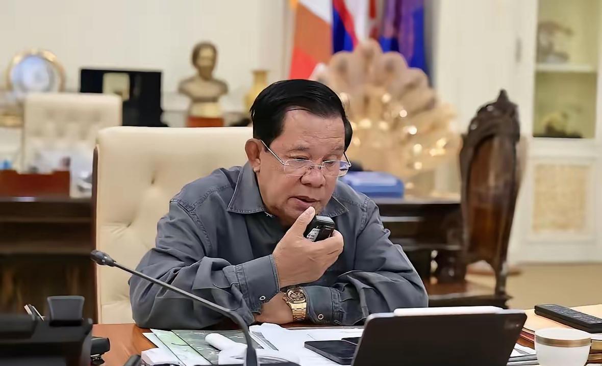 洪森被泰国打出了原型，真是是内战内行，外战外行。​他在内战中，仗着认国王为义