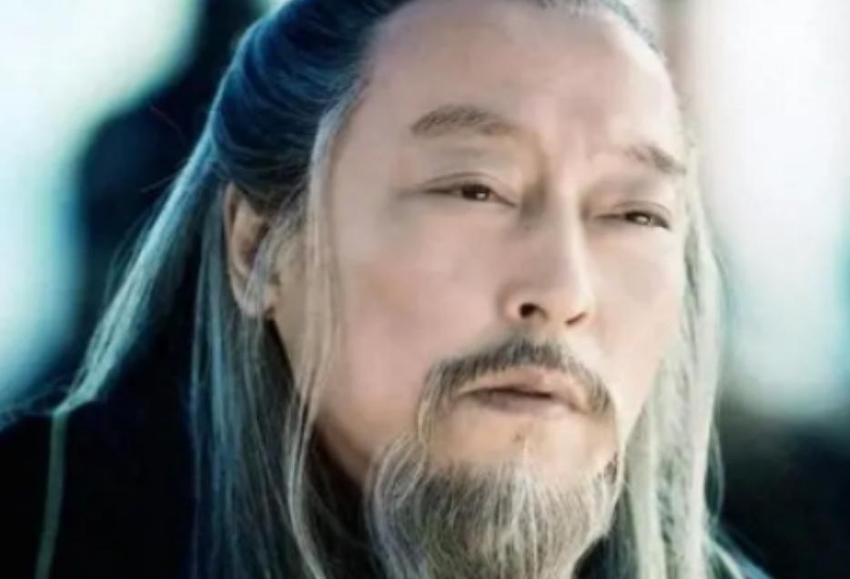 251年，司马懿去世，几天后司马昭提着腰刀对司马师说：“哥哥，父亲已故我们去后院