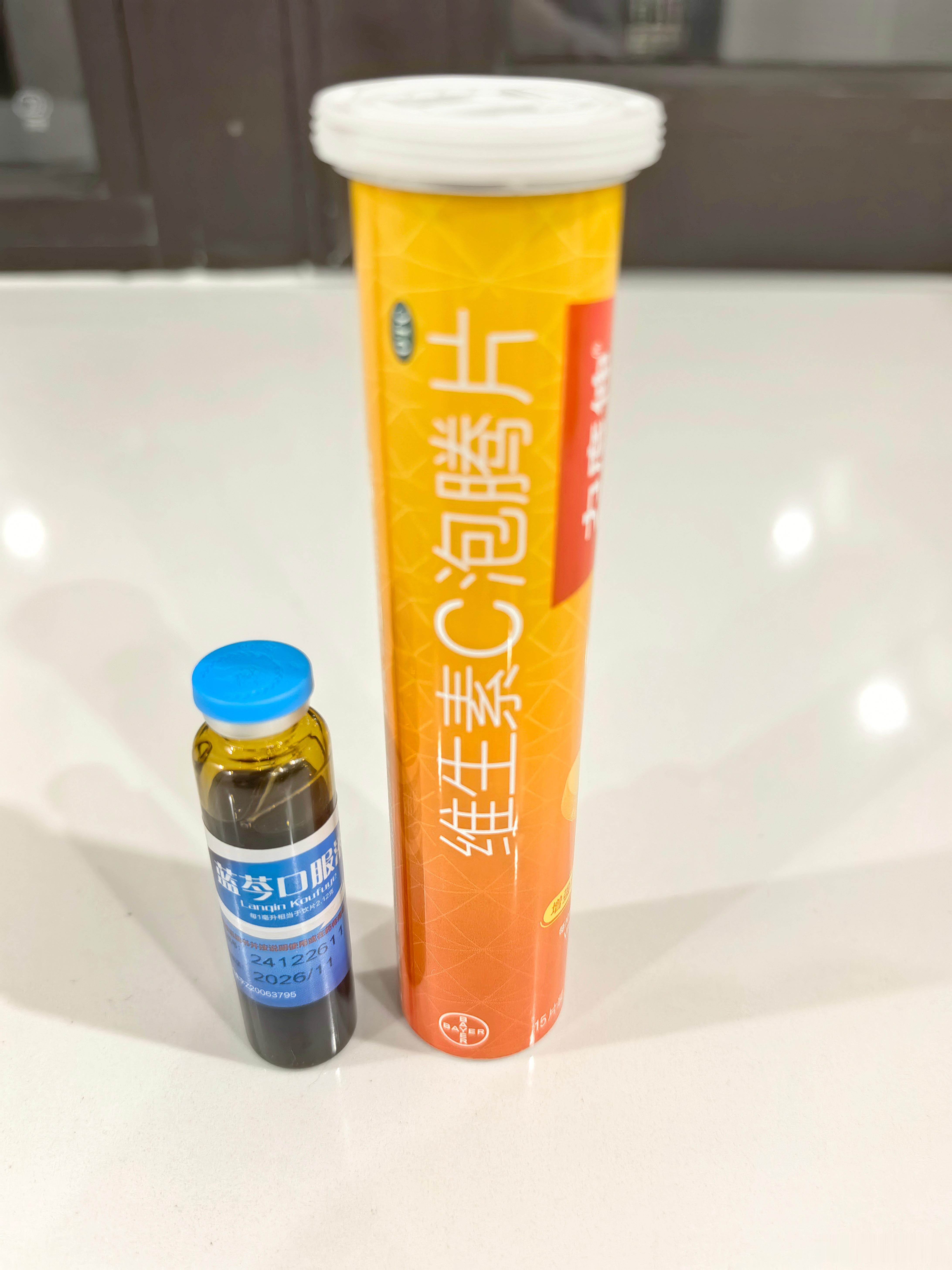 这两天总感觉在流感边缘疯狂试探。早上起来喉咙痛得很，上午在办公室感觉昏昏沉沉，下