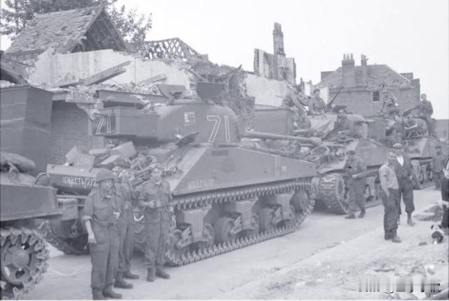 英国的“萤火虫”坦克虽然数量并不算多，但也在西线发挥了一定的作用，有过屠虎吞豹的